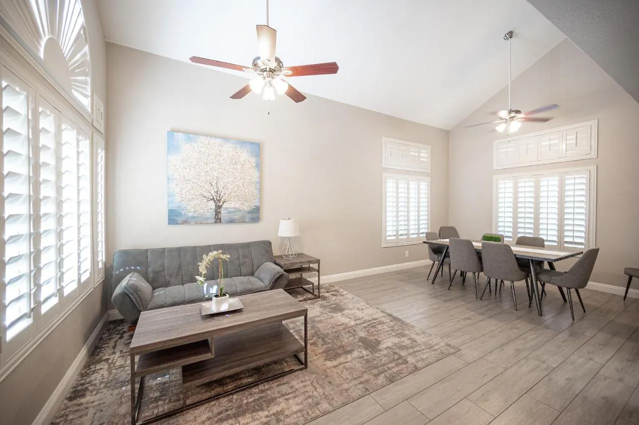 Brilliant 4 Bedroom House With Pool! Las Vegas