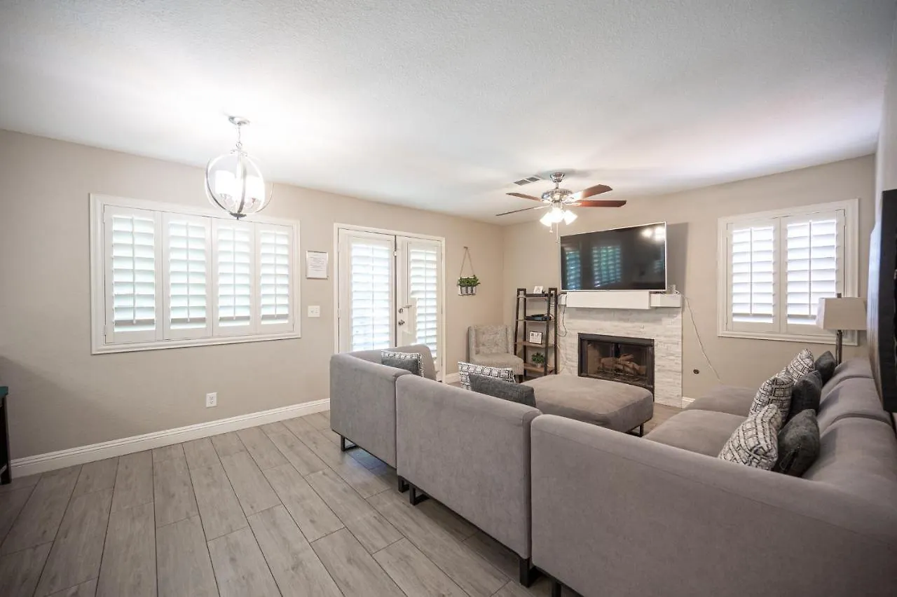 Brilliant 4 Bedroom House With Pool! Las Vegas Hébergement de vacances